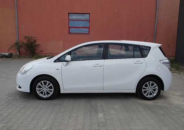 Toyota Verso cena 28900 przebieg: 235000, rok produkcji 2011 z Karczew małe 436